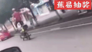 #蕉易抽奖#【每日平安165】逃犯围观民警调解纠纷下一秒被抓,诈骗团伙报警手机被盗被一网打尽